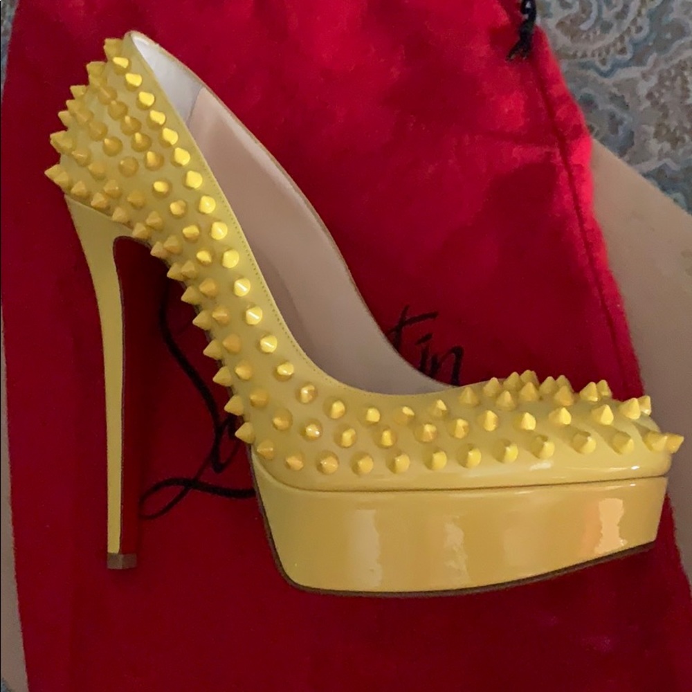 Christian Louboutin Pumps